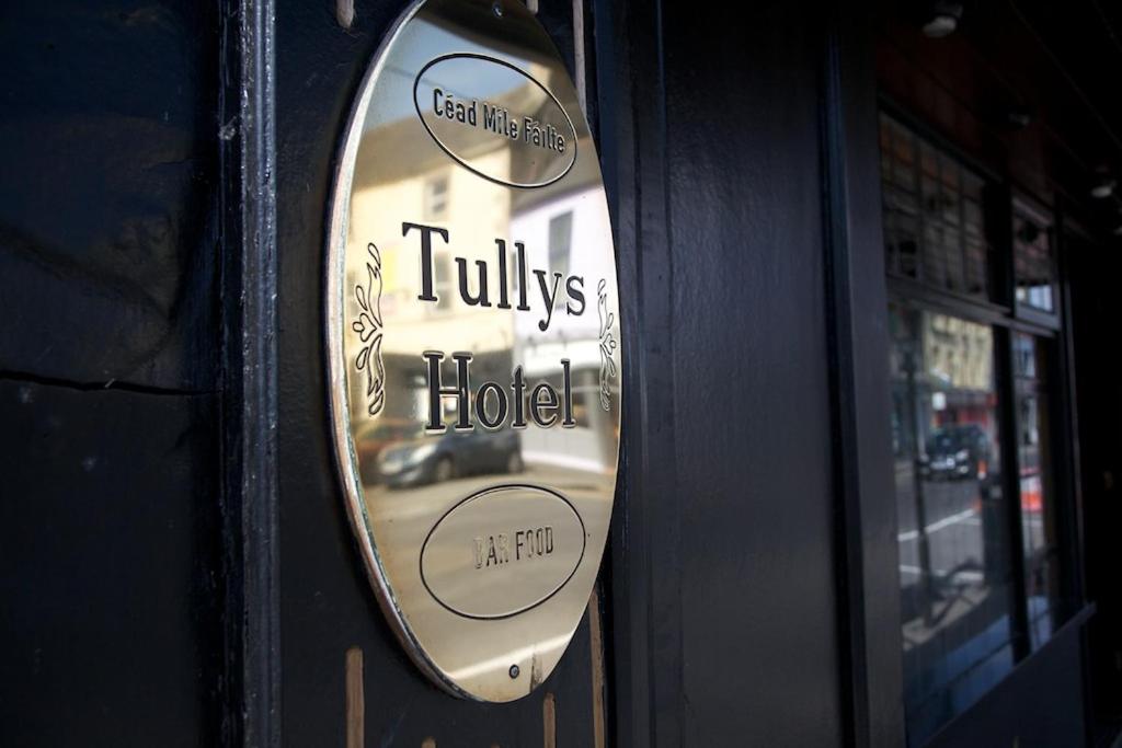 Tully's Hotel room 2